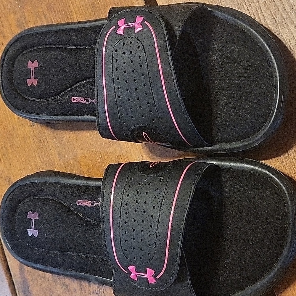 Under armour slides sz7 pink and black
